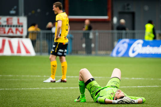 Elfsborgs Jon Jönsson och målvakt Kevin Stuhr Ellegaard