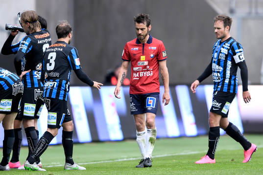 Örgrytes Björn Anklev lämnar planen