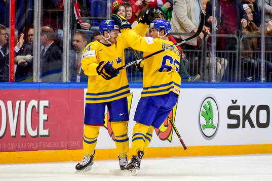 Sveriges Gustav Nyquist och Andre Burakovsky jublar