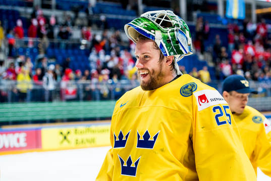Sveriges målvakt Jacob Markström jublar