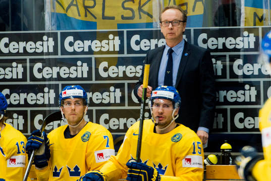 Sveriges förbundskapten Pär Mårts på bänken