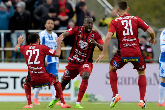 Östersunds Ronald Mukiibi jublar