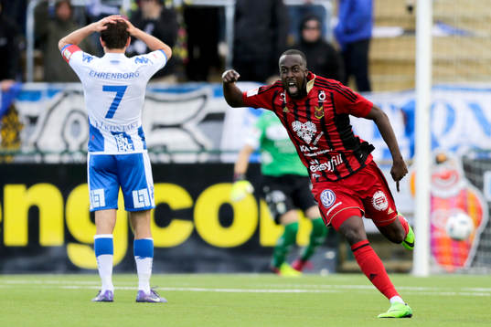 Östersunds Ronald Mukiibi jublar