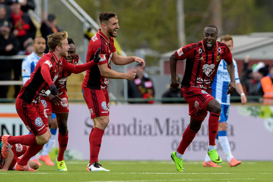Östersunds Ronald Mukiibi jublar