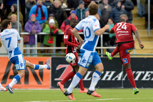 Östersunds Ronald Mukiibi gör 1-0