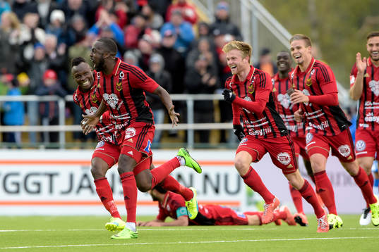 Östersunds Ronald Mukiibi jublar