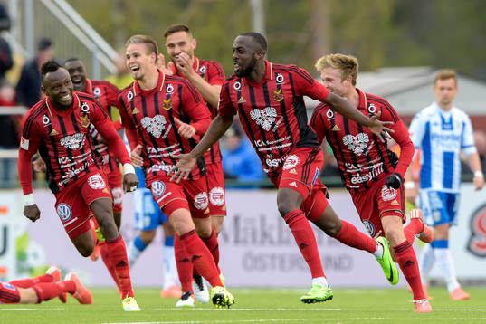 Östersunds Ronald Mukiibi jublar