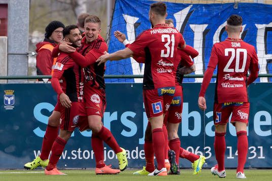 Östersunds Saman Ghoddos jublar
