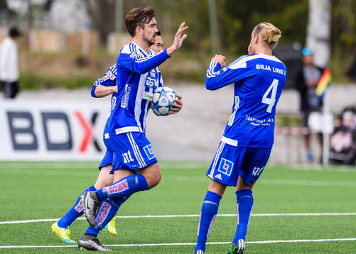 s Daniel Källsholm jublar