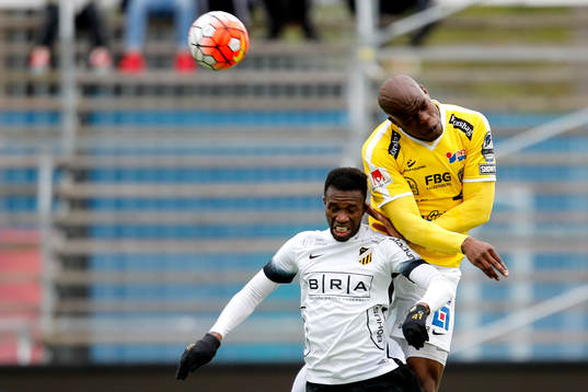 Häckens Mohammed Abubakari och Falkenbergs Hakeem Araba