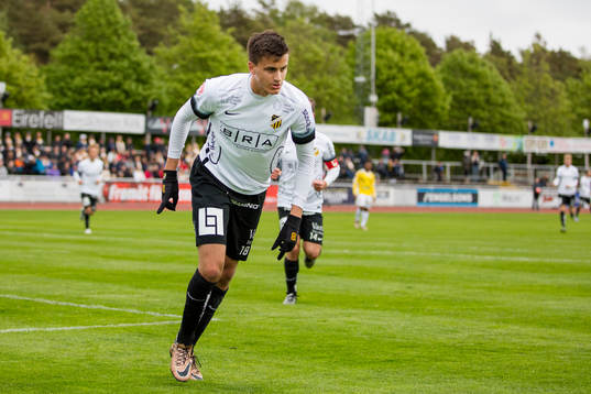Häckens Alexander Jeremejeff jublar