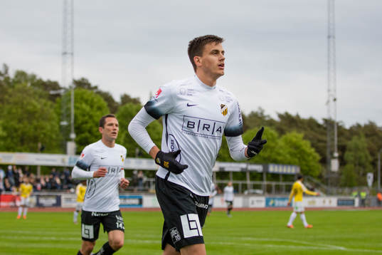 Häckens Alexander Jeremejeff jublar