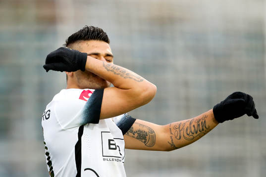 Häckens Paulo de Oliveira jublar