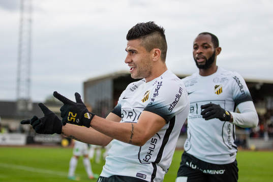 Häckens Paulo De Oliviera jublar
