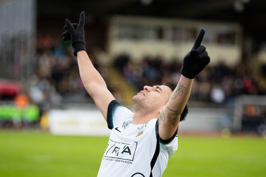 Häckens Paulo De Oliviera jublar