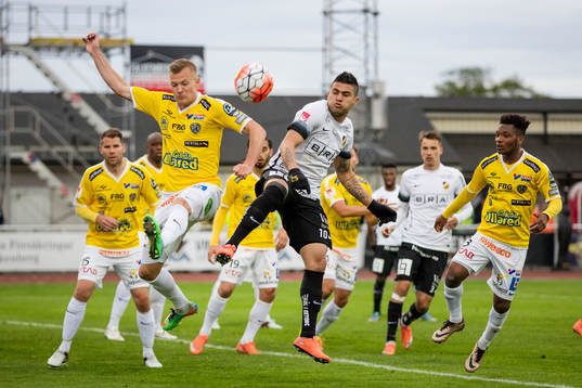 Falkenbergs Johannes Vall och BK Häckens  Paulo De Oliviera