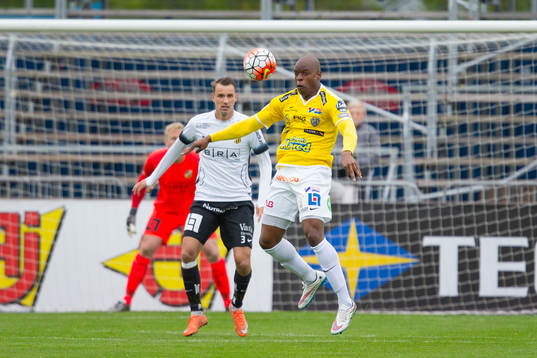 BK Häckens Jasmin Sudic och Falkenbergs Hakeem Araba