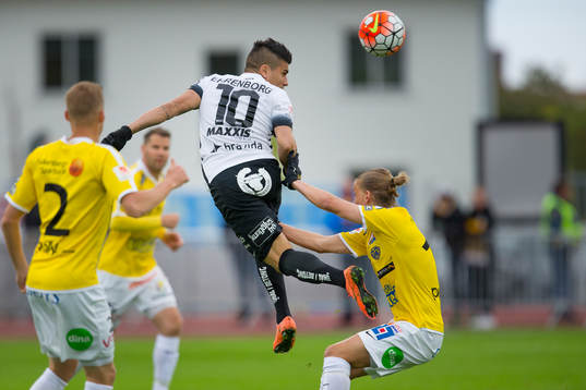 BK Häckens Paulo De Oliviera och Falkenbergs Jesper