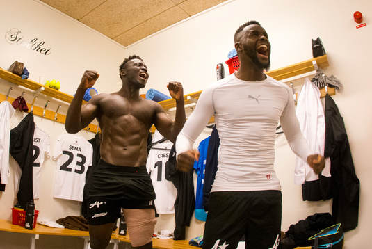 Örebros Alhassan Kamara och Maic Sema jublar i