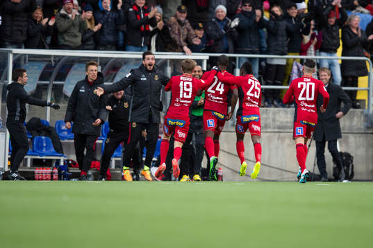 Östersunds Ronald Mukiibi jublar