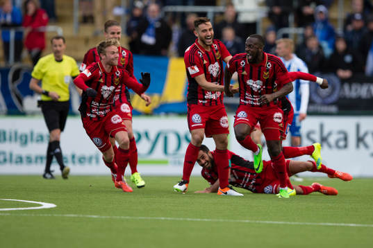 Östersunds Ronald Mukiibi jublar