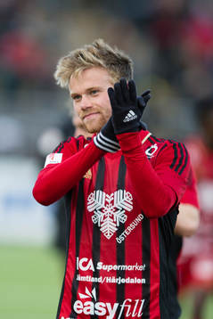 Östersunds Dennis Widgren jublar