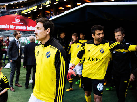 s Stefan Ishizaki kliver in på planen