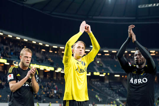 s Daniel Sundgren, målvakt Patrik Carlgren och Ebenezer