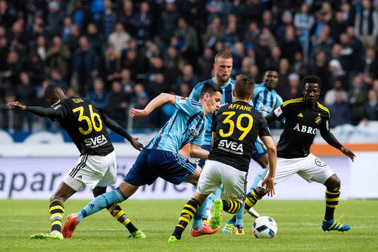 Djurgårdens Haris Radetinac med bollen
