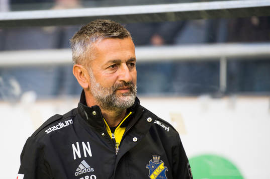 s assisterande tränare Nebojsa Novakovic