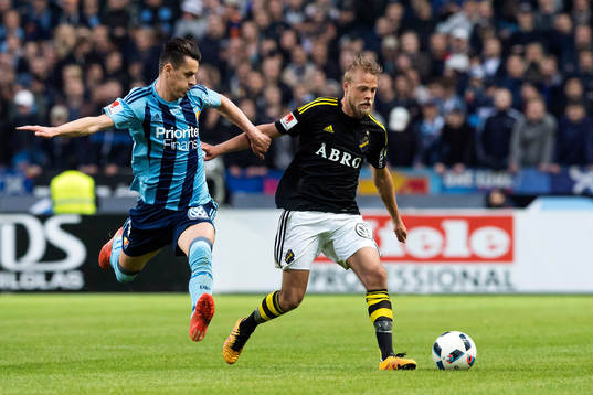 s Daniel Sundgren i en närkamp
