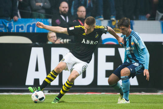 s Haukur Heidar Hauksson och Djurgårdens Besard Sabovic