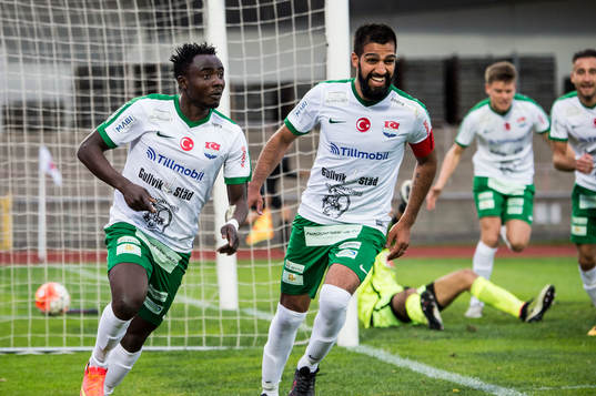 Prespa Birliks Edafe Egbedi och Firat Sahan jublar