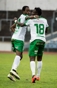 Prespa Birliks Kwame Adom Frimpong och Edafe Egbedi jublar