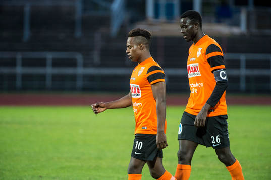 Kristianstads Nahom Netabay och Mohammed Mbye deppar