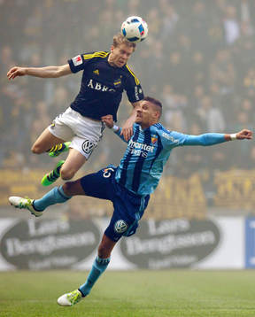 s Per Karlsson och Djurgårdens Mathias Ranegie