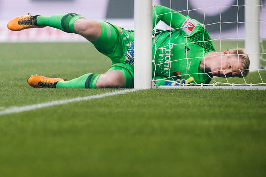 Djurgårdens målvakt Hampus Nilsson deppar
