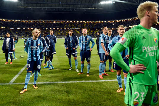 Djurgårdens spelare blir utskällda av sina egna supportrar