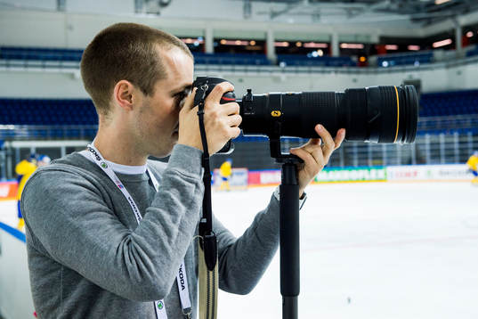 Ludvig Thunman fotograferar