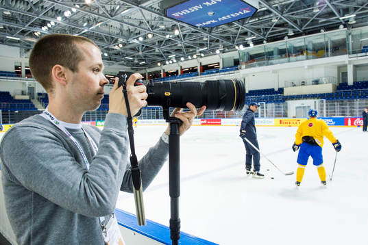 Ludvig Thunman fotograferar