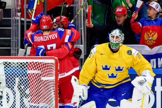 Rysslands Yevgeni Dadonov jublar