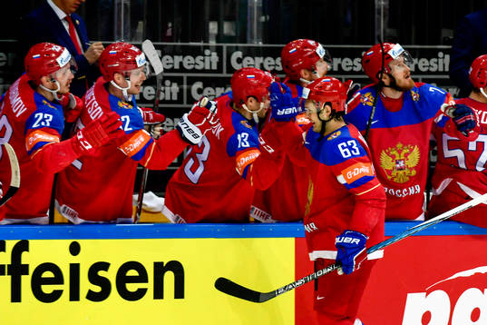 Rysslands Yevgeni Dadonov jublar