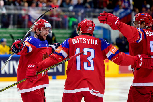 Rysslands Sergei Mozyakin och Pavel Datsyuk jublar