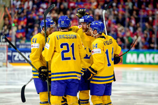 Sveriges Mattias Ekholm jublar