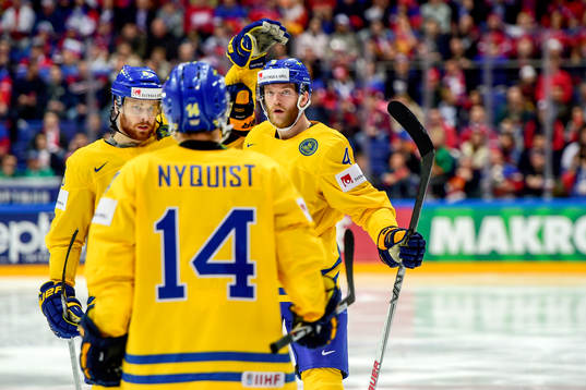 Sveriges Mattias Ekholm jublar