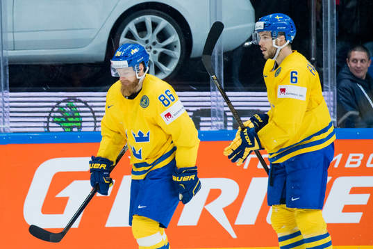 Sveriges Linus Klasen och Oscar Fantenberg deppar