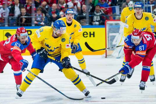 Rysslands Yevgeni Dadonov och Vadim Shipachyov jagar