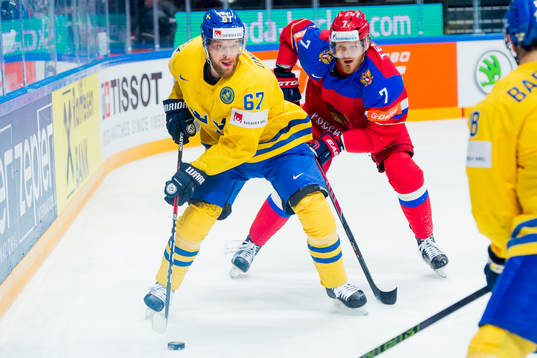 Sveriges Linus Omark och Rysslands Ivan Telegin