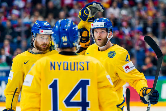 Sveriges Mattias Ekholm jublar
