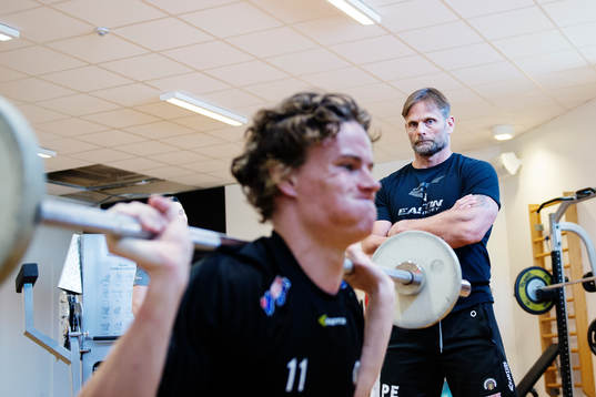 Frölundas fystränare Pär Edlund och Victor Olofsson